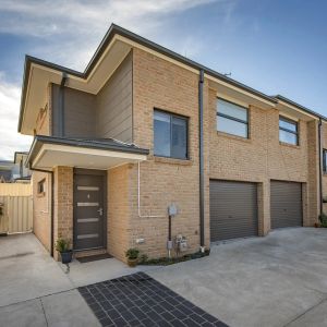 Spacious Townhouse in the Heart of Queanbeyan - Photo 2
