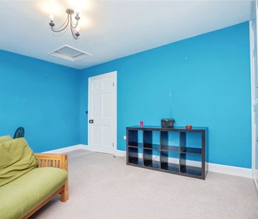 London Road, - Photo 3