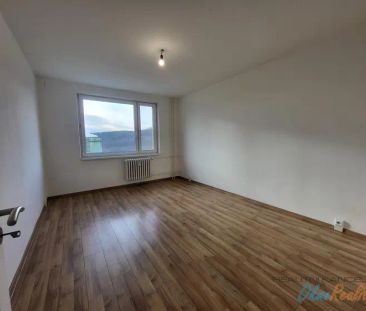 Pronájem bytu 3+1 se zasklenou lodžií v Rosicích u Brna - Photo 2