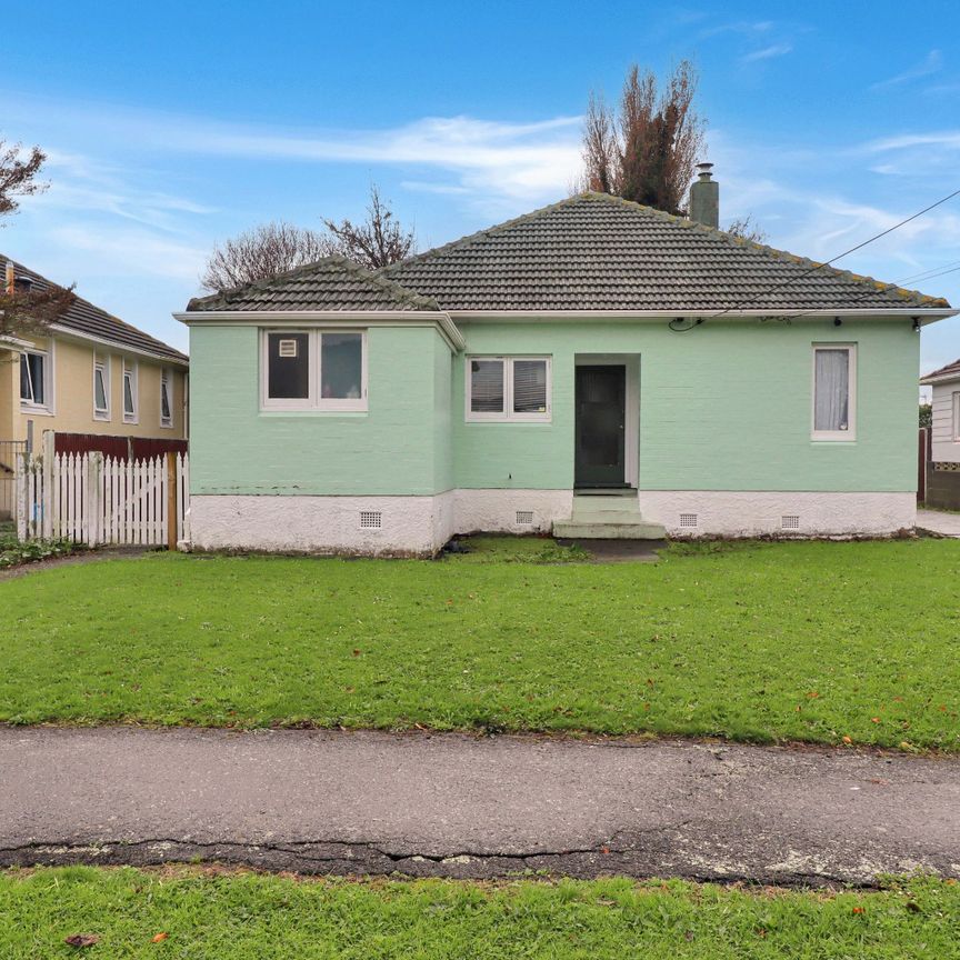 Family home - Photo 1