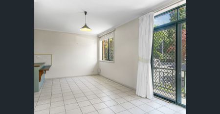 Bright and Comfortable Living in Mount Stuart - Photo 2