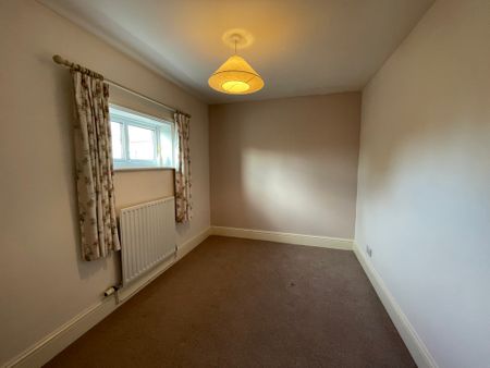 2 bedroom End Terraced House to let - Photo 4