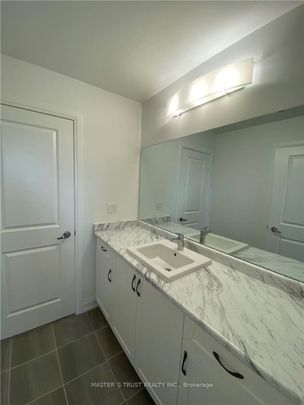 For Lease - 102 Frank Kelly Drive, East Gwillimbury, Ontario - Photo 1