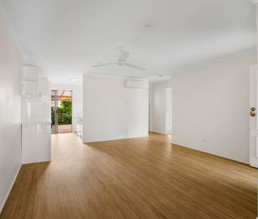Modern Renovated Apartment in Beachside Complex - Photo 2
