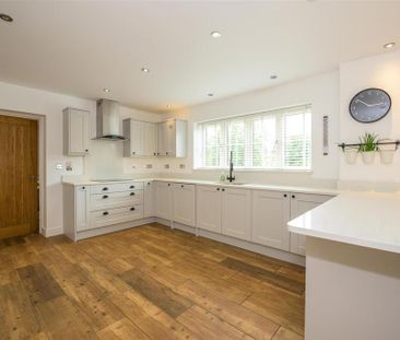 4 bedroom detached house to rent - Photo 4