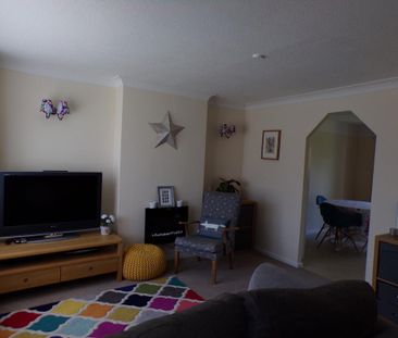 3 bedroom semi-detached house to rent - Photo 2
