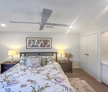 Luxurious Five Bedroom Home! - Photo 6