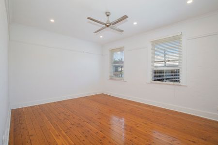 Oversized 2 Bedroom Apartment - Photo 4