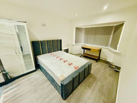 Room in a Shared House, Beeches Road, B42 - Photo 3