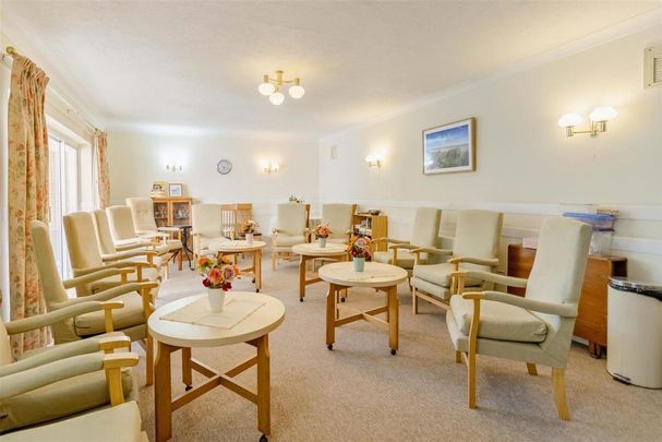 2 bedroom retirement property to rent - Photo 1