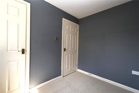 4 bedroom detached house to rent - Photo 2