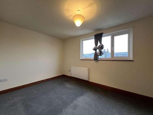 Albemarle Crescent, Scarborough, YO11 - Photo 1