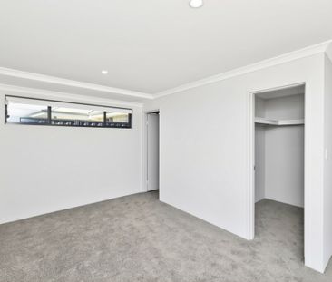Brand new seaside suburb home - Photo 3