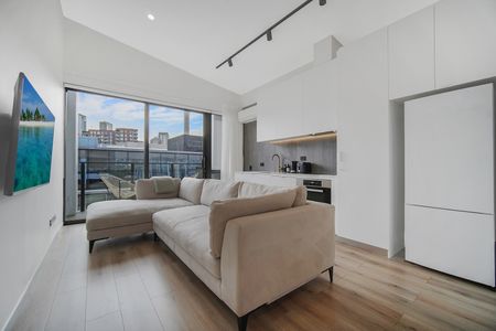 Step out to Victoria Park and the Viaduct. - Photo 3