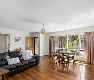 Three bedroom home in a court location - Photo 1