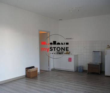 A CHATILLON SUR CHALARONNE – A LOUER Studio de 26m² au 1er étage av... - Photo 2