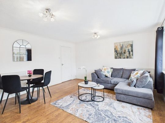 1 bedroom in a house share to rent - Photo 1