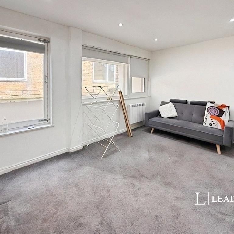 3 bedroom flat to rent - Photo 1