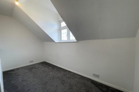 2 bed Flat Elderton Road, Essex, Westcliff-on-Sea, SS0 - Photo 2