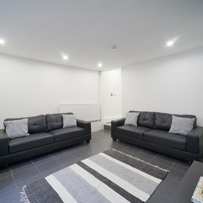 6 bedroom house to rent - Photo 1