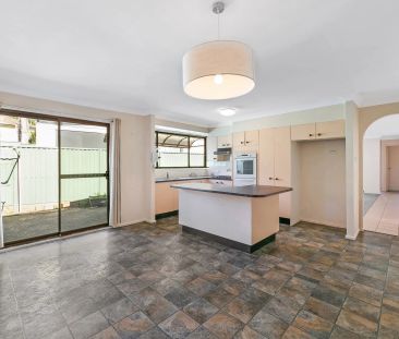 Single level three bedroom family home in ideal location! - Photo 2