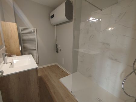 Location Appartement 4 pièces 73m² - Photo 3