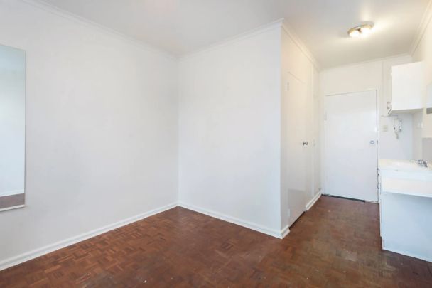 Studio Apartment with New Split System – Comfort and Convenience! - Photo 1