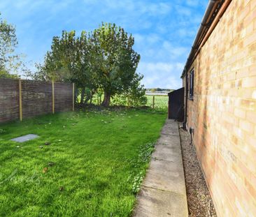 2 bedroom detached bungalow to rent - Photo 2