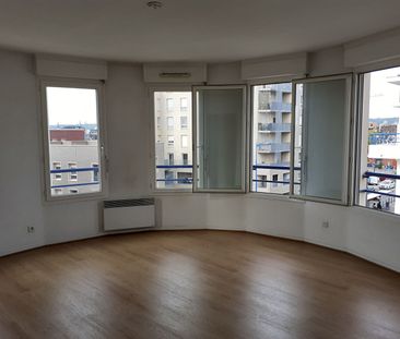 Location Appartement 2 pièces 49m² SOTTEVILLE LES ROUEN 76300 - Photo 1