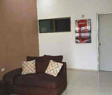En renta casa amueblada de una planta y 2 habitaciones, situada en ... - Photo 2