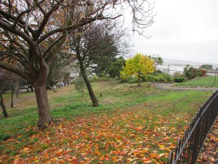 3 bedroom flat to rent - Photo 4