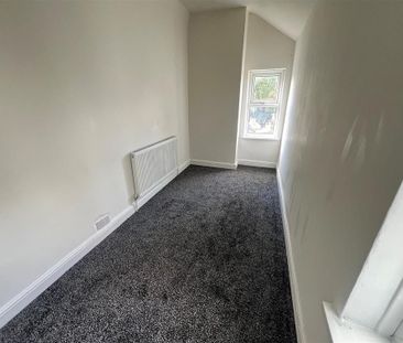 3 bedroom end of terrace house to rent - Photo 2