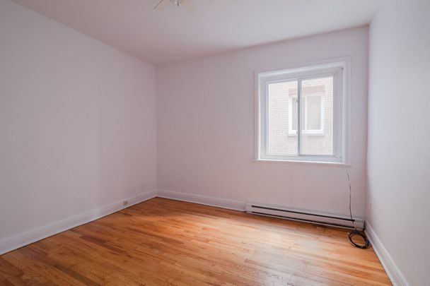 4870 Queen Mary Road - Photo 1