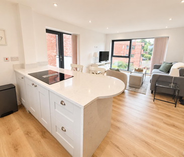 Mount Avenue, Heswall, Wirral - Photo 1
