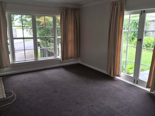 Spacious 3-Bedroom Family Home for rent in a Coveted Remuera location. - Photo 1
