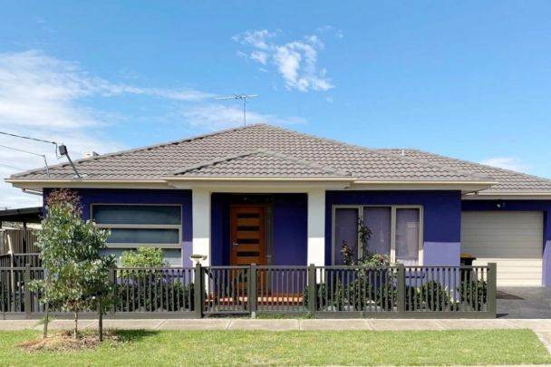 Fully Furnished Comfort in Quiet Court – $390 per week - Photo 1