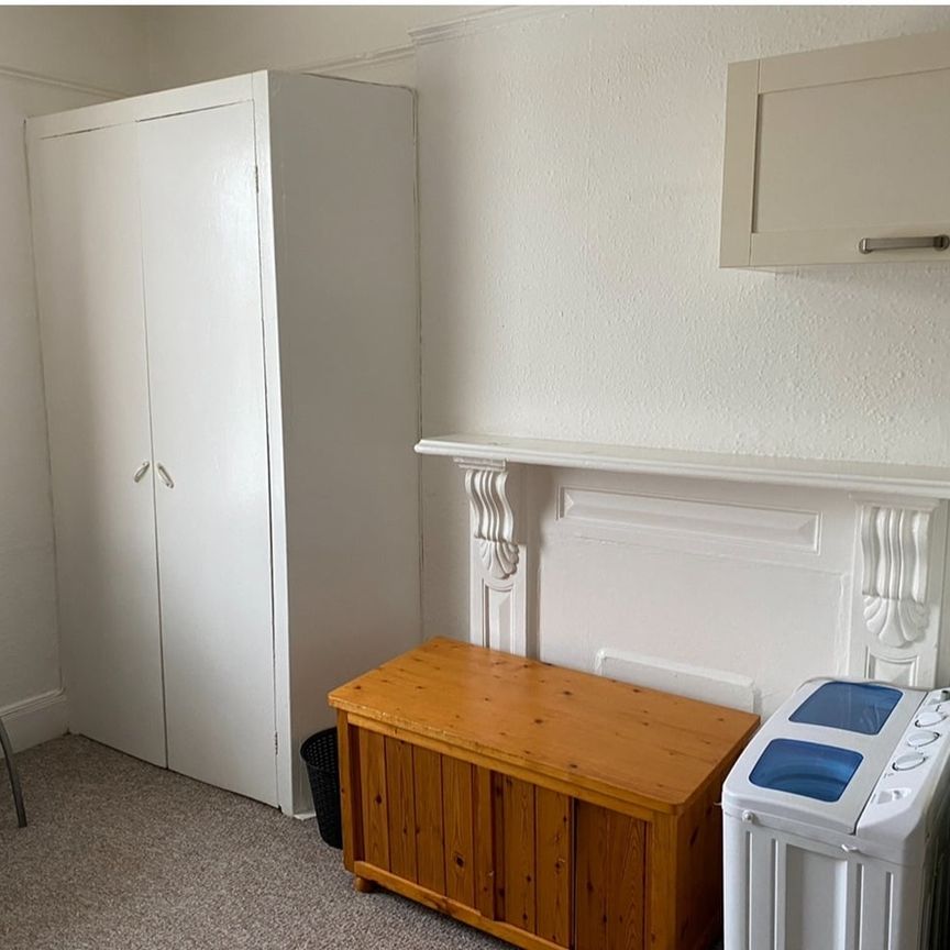 Room in a Shared House, Barnes, SW13 - Photo 1