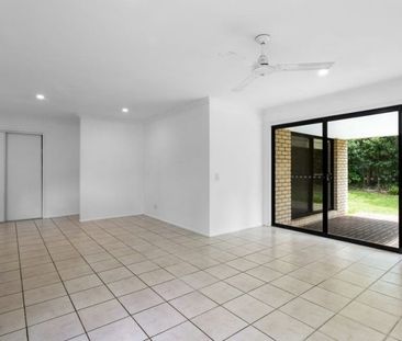 Spacious family home at the end of a quiet Cul-De-Sac - Photo 4