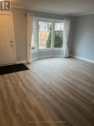 42 OAKMEADOW PLACE - Photo 1