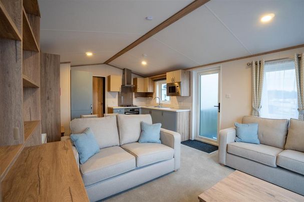 2 bedroom property to rent - Photo 1