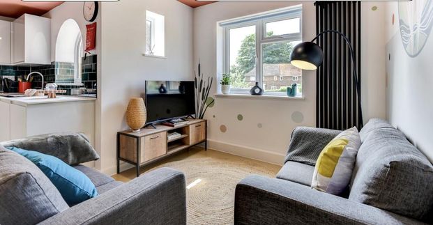 8 bedroom house to rent - Photo 1