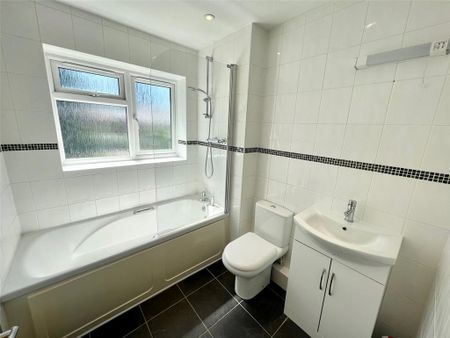 3 bedroom detached house to rent - Photo 5