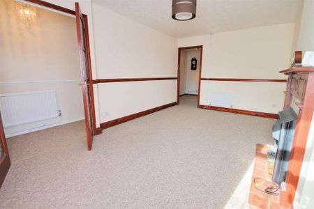 3 bedroom semi-detached house to rent - Photo 5