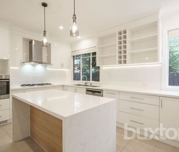 CHARACTER AND CHARM WITH MODERN STYLE - Photo 4