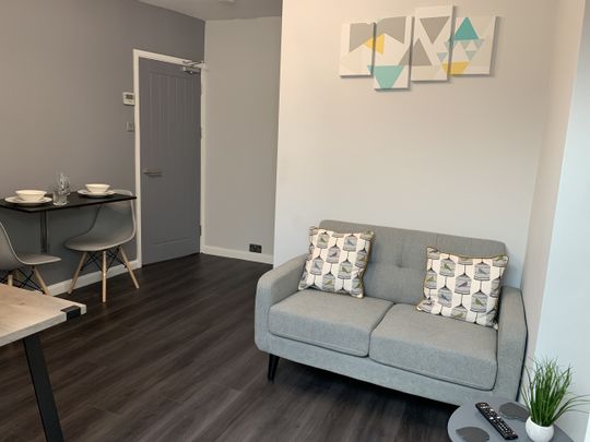 BEDROOM 5 – SMALL SINGLE WITH SHARED BATHROOM AND SEPERATE TOILET - Photo 1