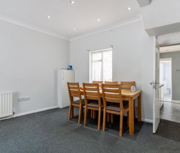 2 bedroom end of terrace house to rent - Photo 4