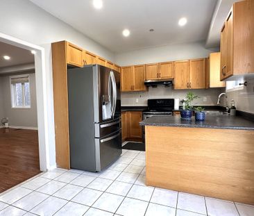 For Lease - 28 Voysey Way, Markham, Ontario - Photo 4