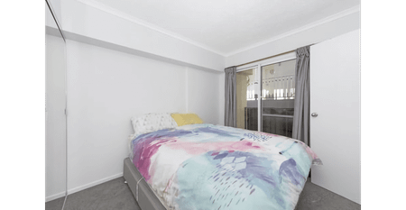 Prime Urban Living: Furnished 2-Bedroom Apartment in Townsville City - Photo 2