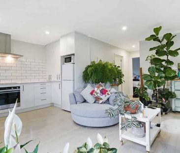 Perfect for 2 - Modern 2 Bedroom Home - Photo 4