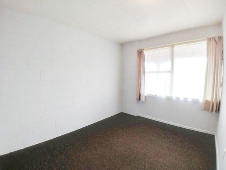 2 bedroom upper floor unit in Hamilton East - Photo 3